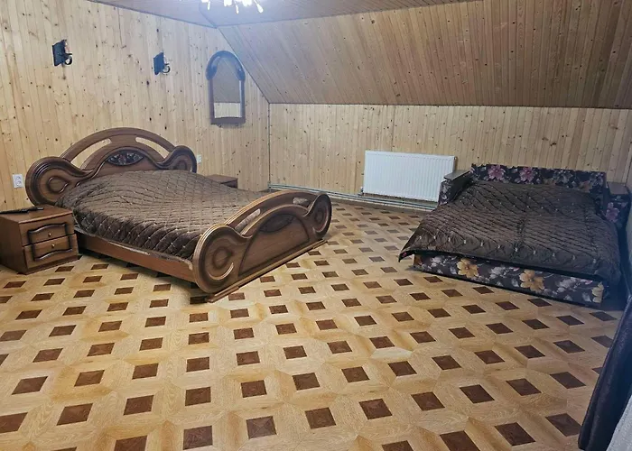 招待所 House *
